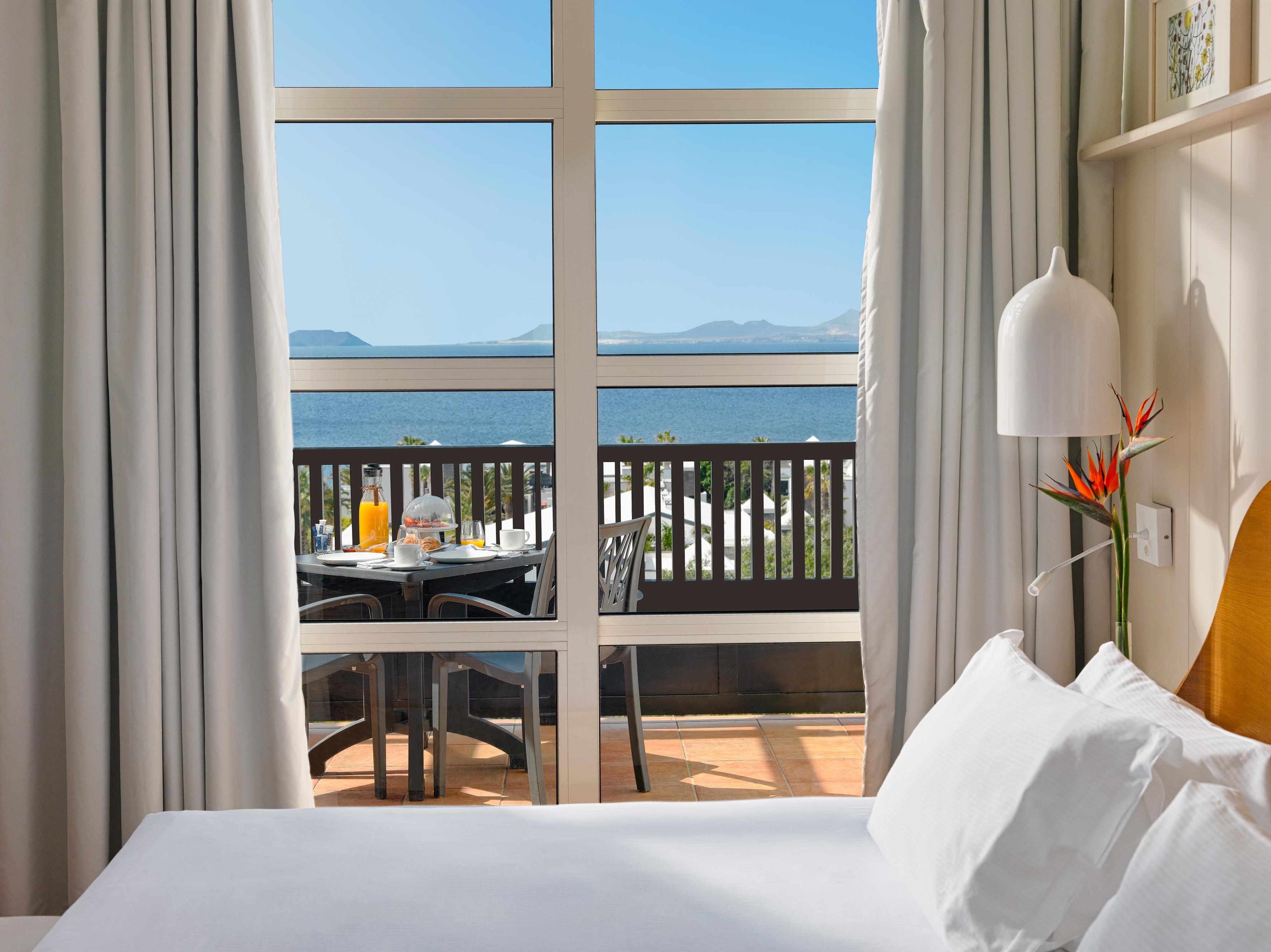 H10 Rubicon Horizons Collection (Adults Only) Hotel Playa Blanca  Bagian luar foto A room at the hotel