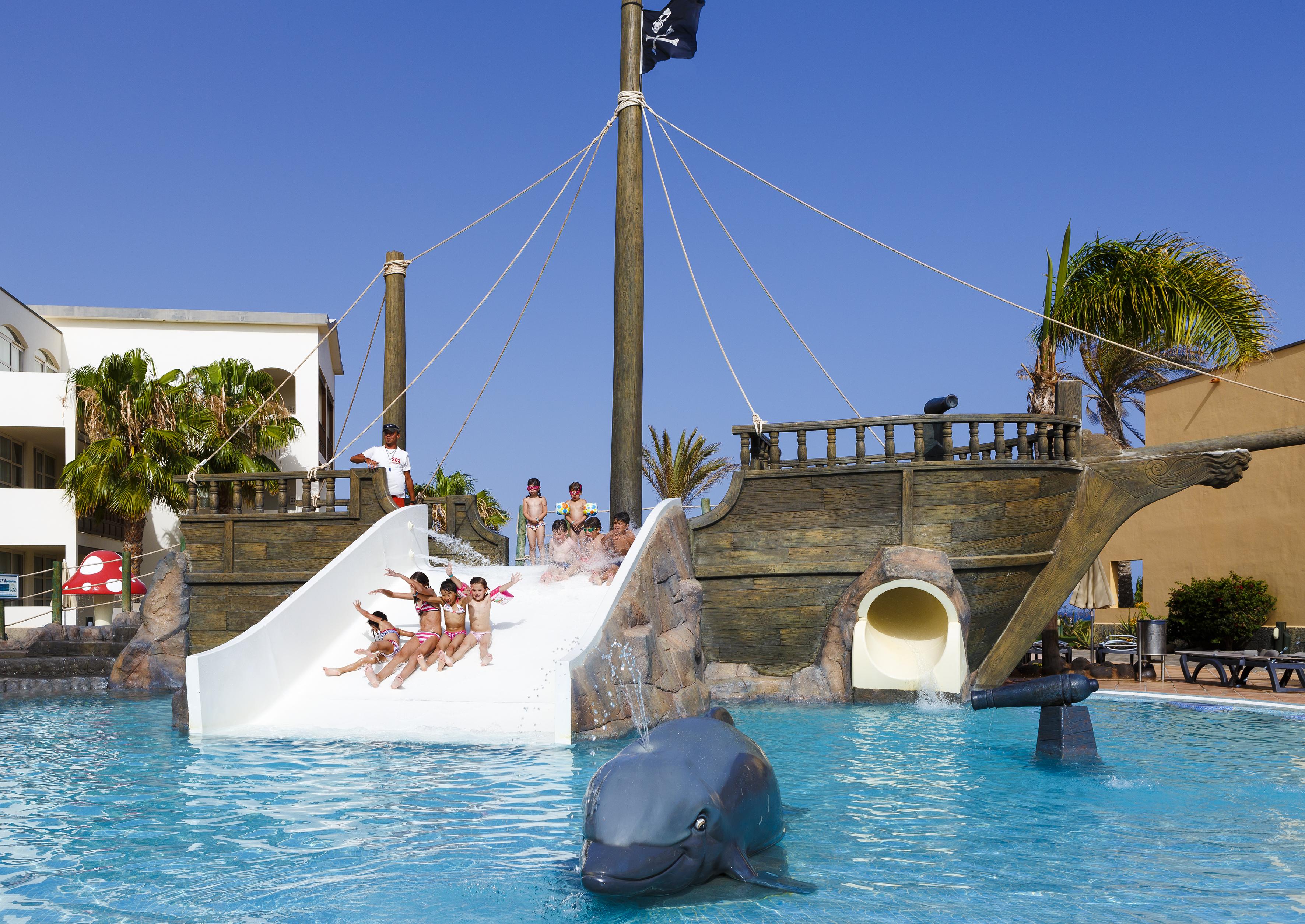 H10 Rubicon Horizons Collection (Adults Only) Hotel Playa Blanca  Bagian luar foto The pirate ship at the water park