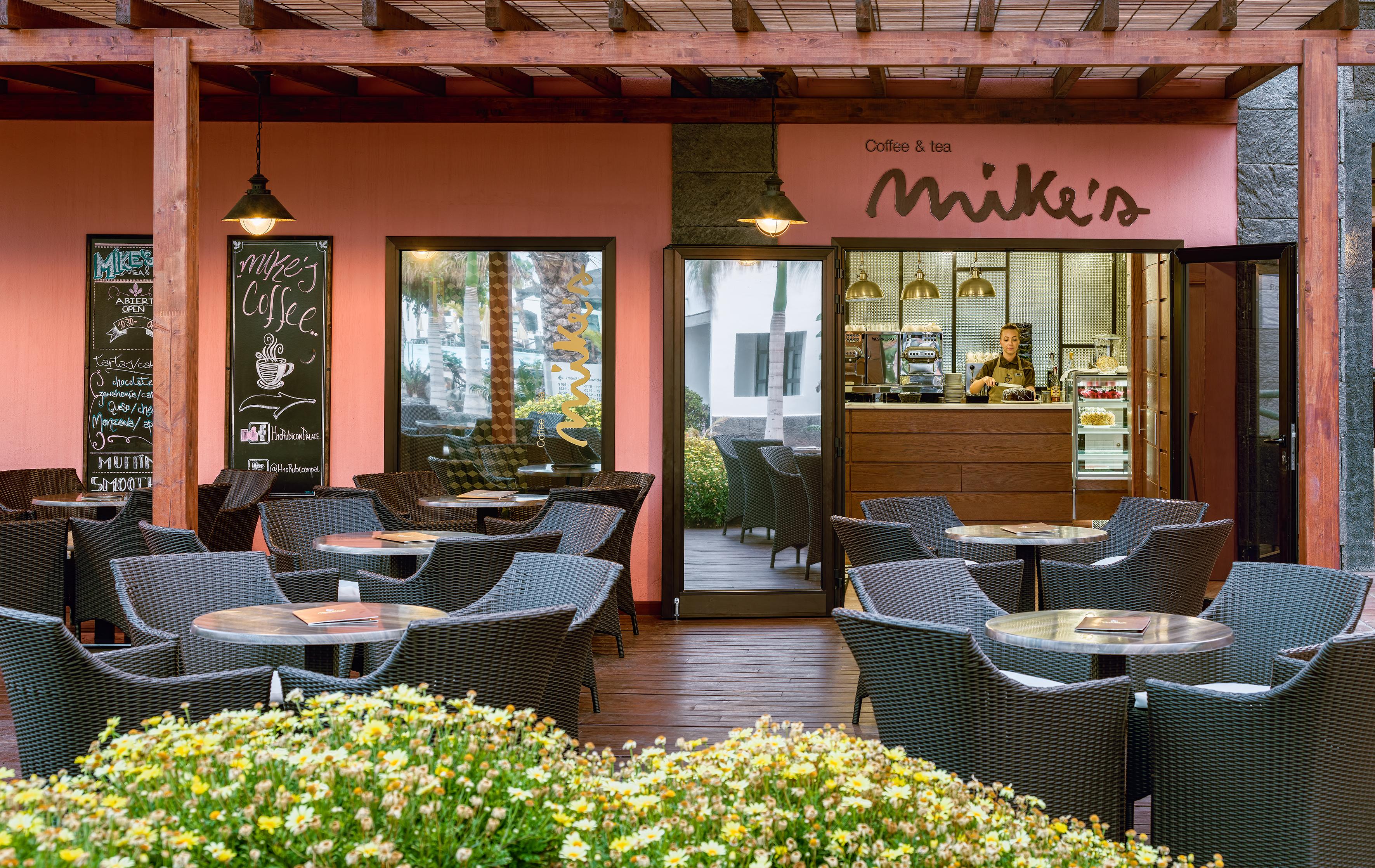 H10 Rubicon Horizons Collection (Adults Only) Hotel Playa Blanca  Bagian luar foto A Mövenpick ice cream parlour in Munich, Germany