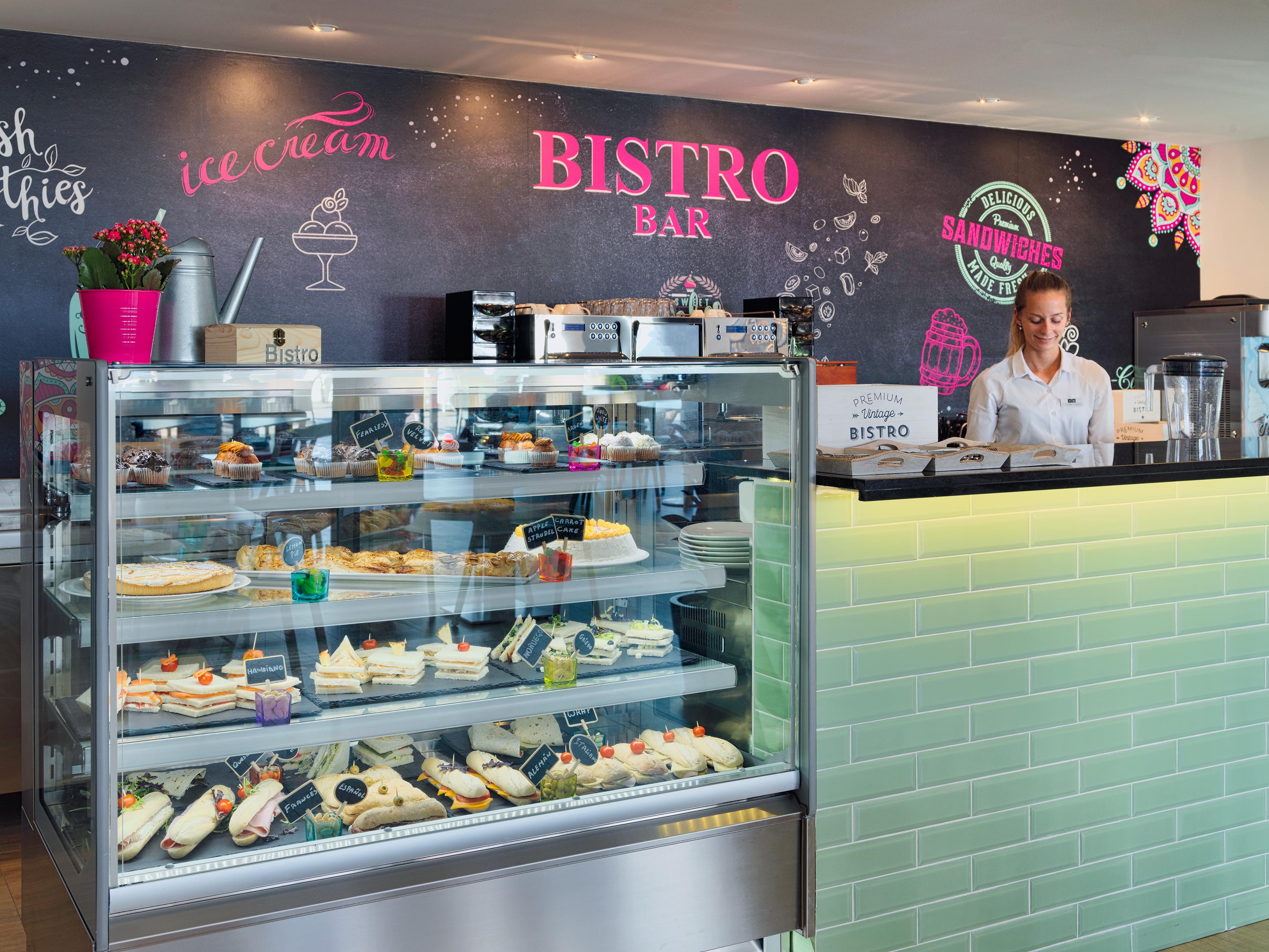 H10 Rubicon Horizons Collection (Adults Only) Hotel Playa Blanca  Bagian luar foto Bistro Bar
