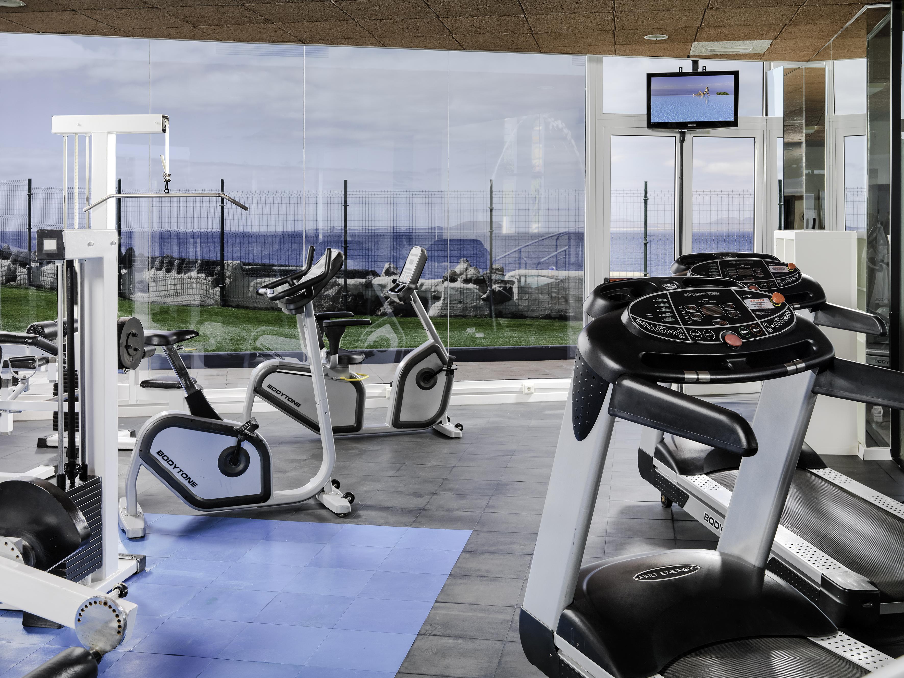 H10 Rubicon Horizons Collection (Adults Only) Hotel Playa Blanca  Bagian luar foto The gym at the hotel