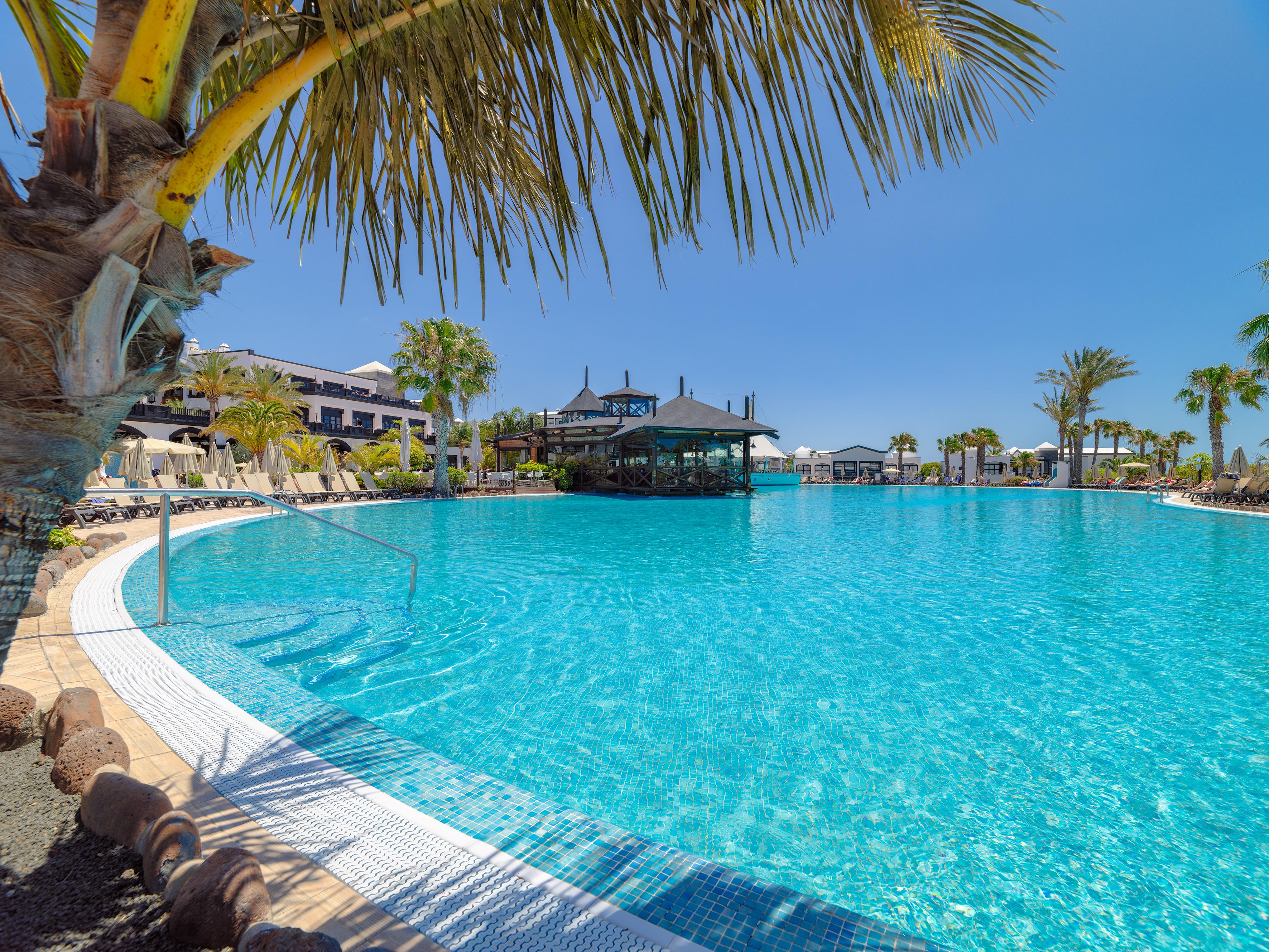 H10 Rubicon Horizons Collection (Adults Only) Hotel Playa Blanca  Bagian luar foto The swimming pool at the Hard Rock Hotel
