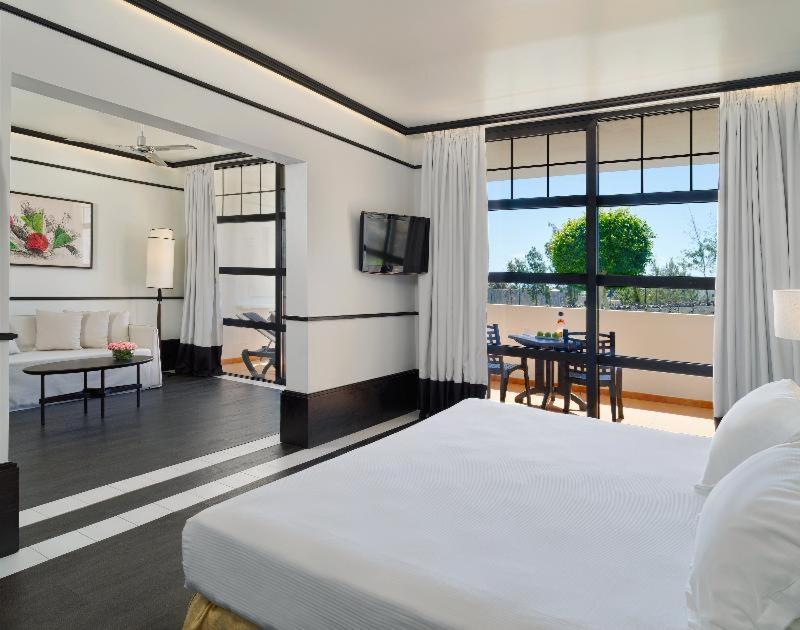 H10 Rubicon Horizons Collection (Adults Only) Hotel Playa Blanca  Ruang foto A suite at the hotel